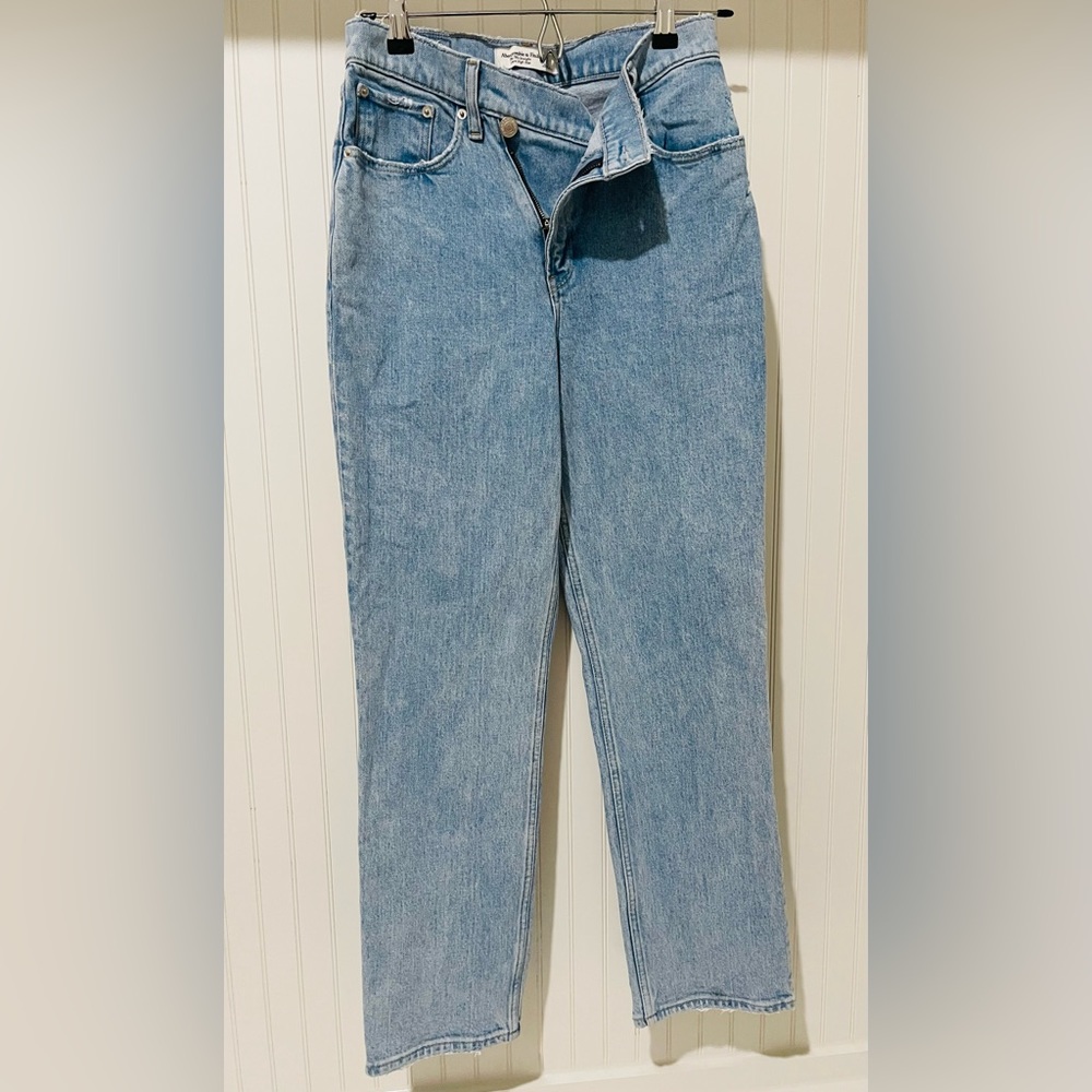 Abercrombie & Fitch | The 90’s Straight Ultra high Rise